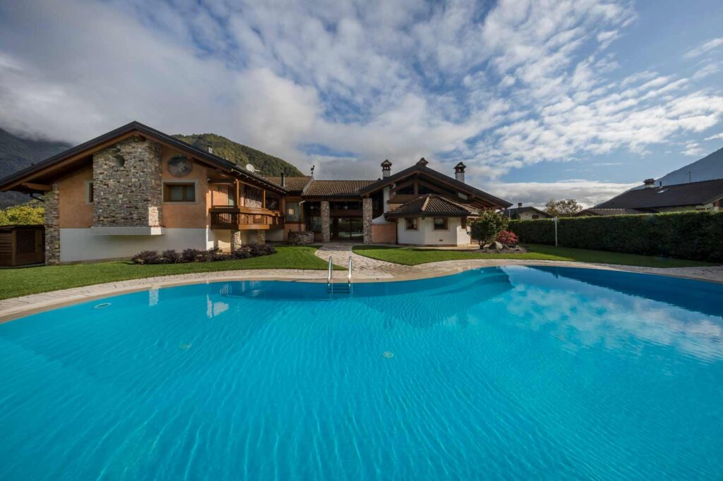 Piscina nel giardino di Villa dei Castagni